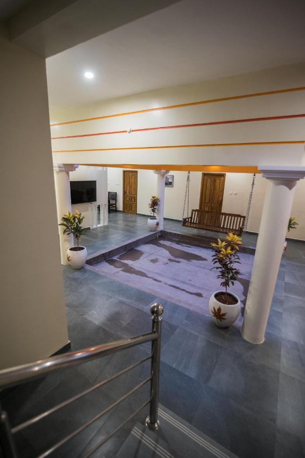 Saffron Vilva Hotel Puduccseri Kültér fotó