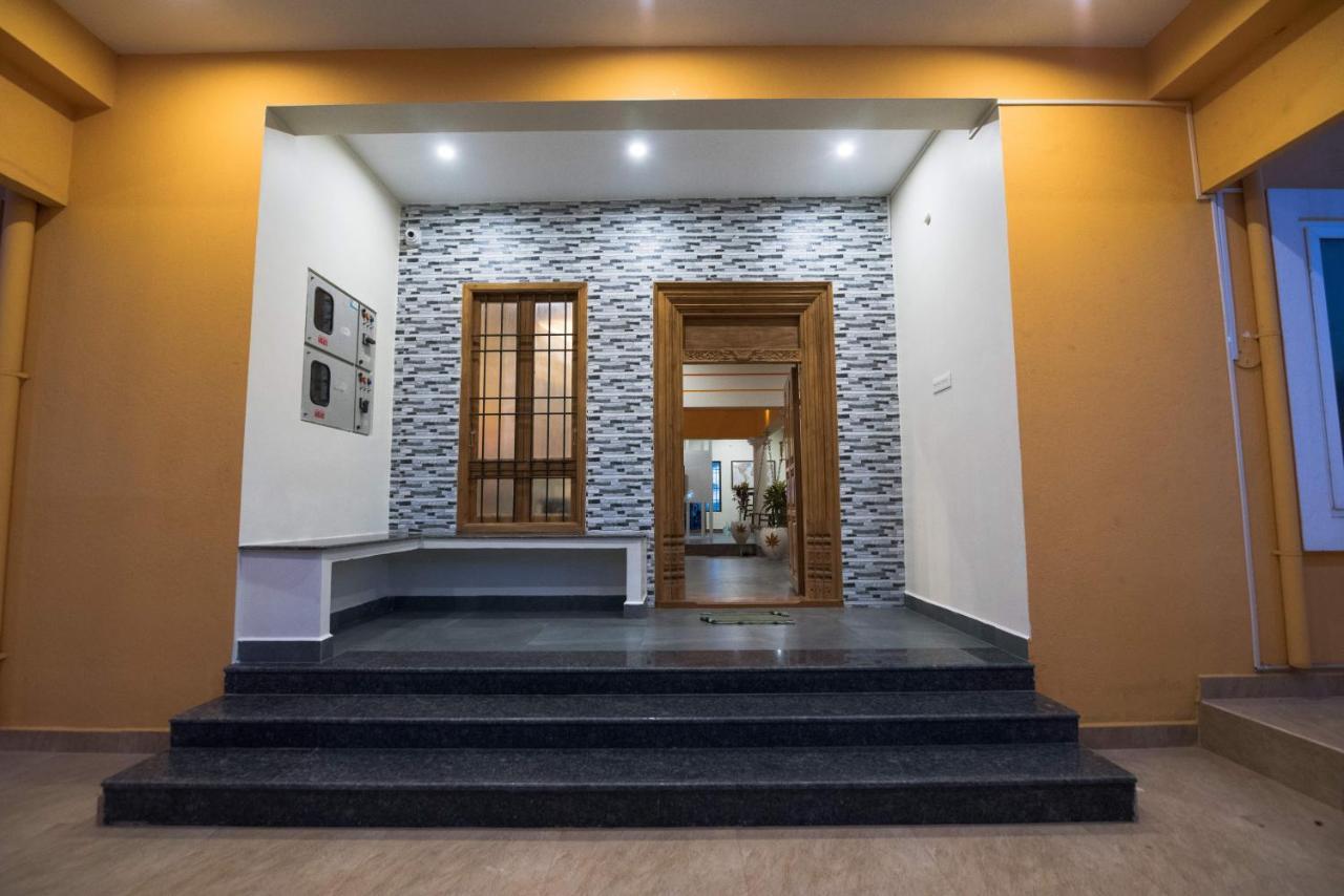 Saffron Vilva Hotel Puduccseri Kültér fotó