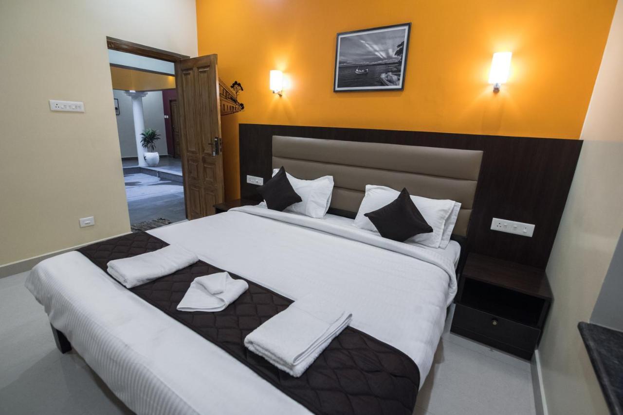 Saffron Vilva Hotel Puduccseri Kültér fotó