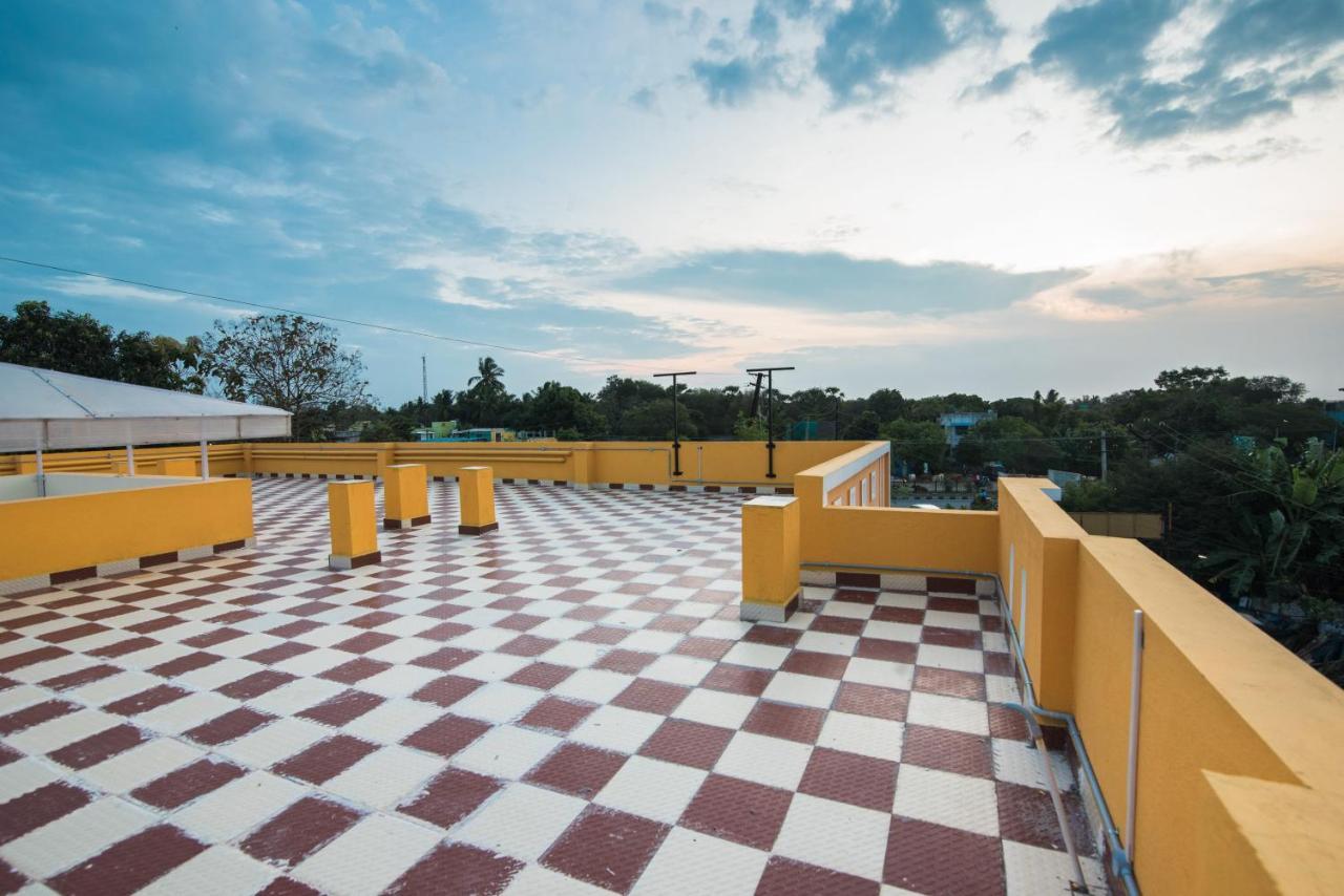 Saffron Vilva Hotel Puduccseri Kültér fotó