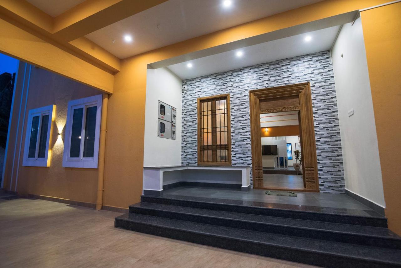 Saffron Vilva Hotel Puduccseri Kültér fotó