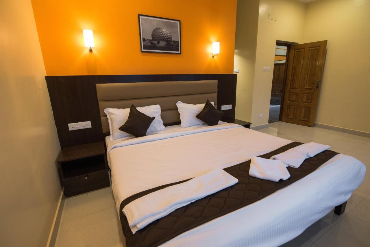 Saffron Vilva Hotel Puduccseri Kültér fotó