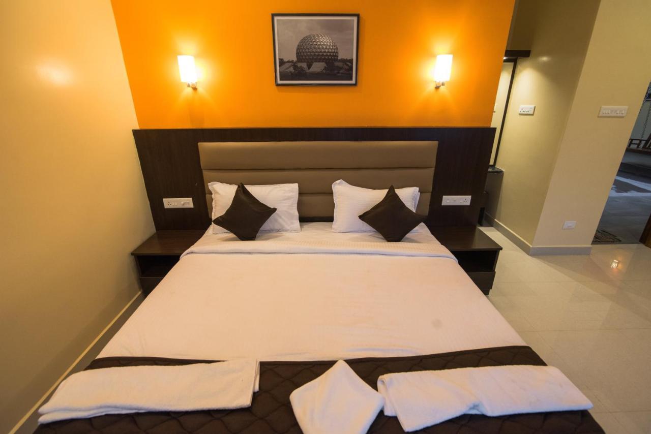 Saffron Vilva Hotel Puduccseri Kültér fotó