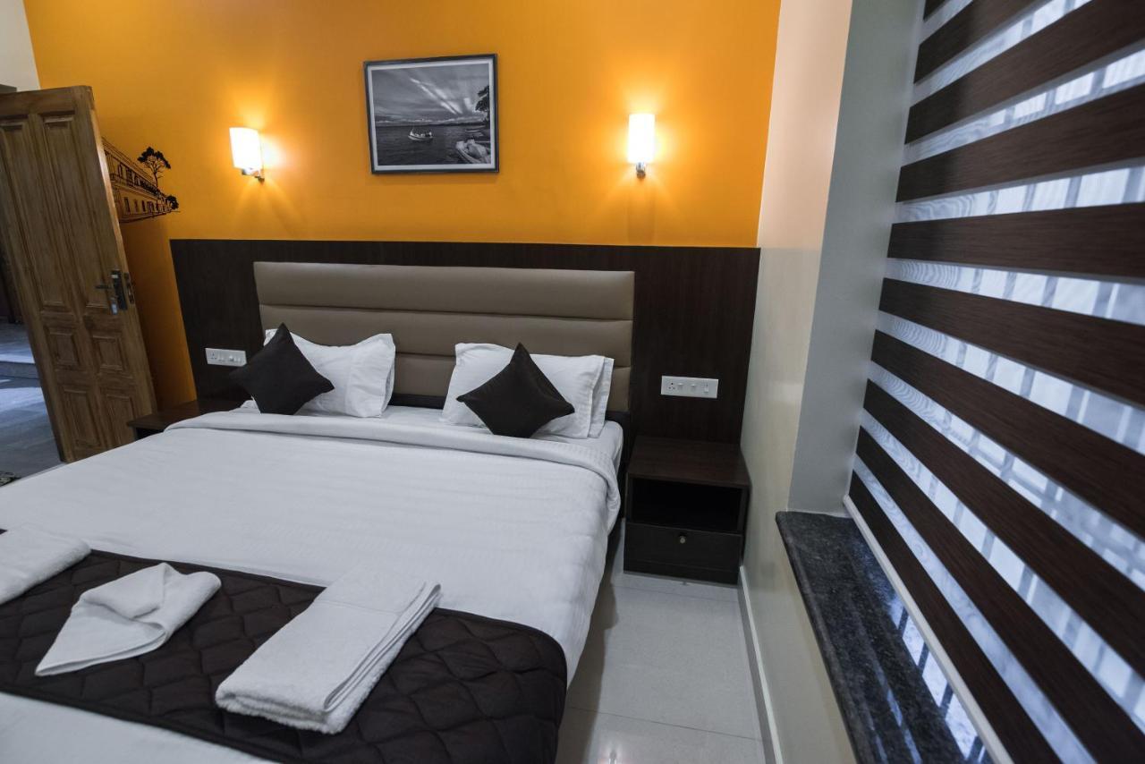 Saffron Vilva Hotel Puduccseri Kültér fotó